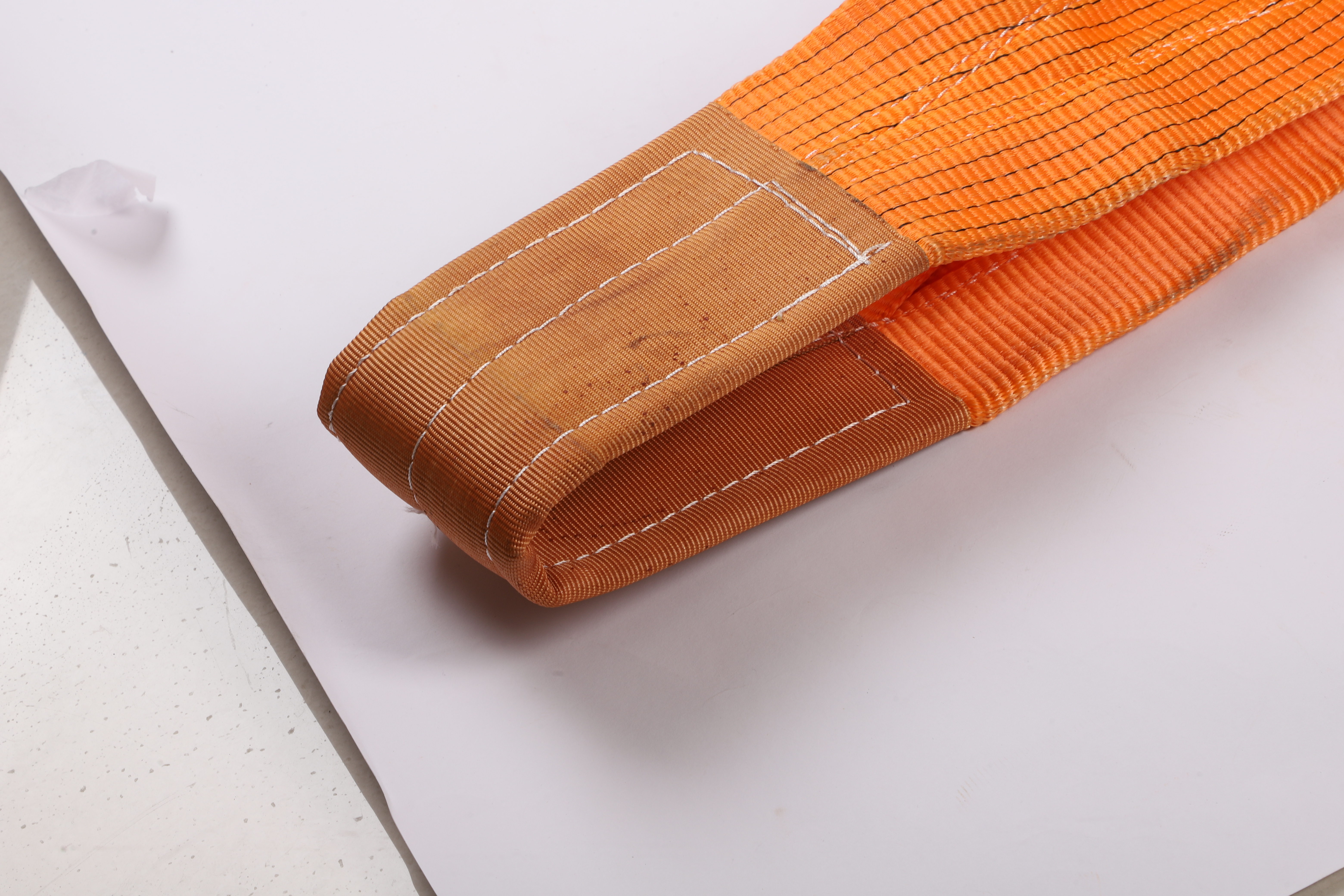 Derniers blogs de l'entreprise sur Pourquoi les élingues de levage en polyester échouent-elles aux points de couture et de renforcement des œillets ?